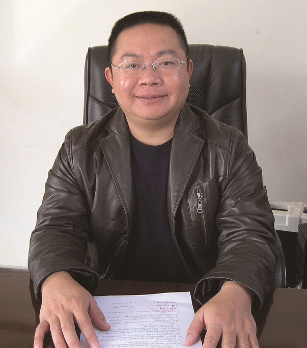 覃耿.JPG